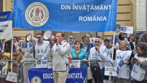 Angajaţii din educaţie nu renunţă la proteste