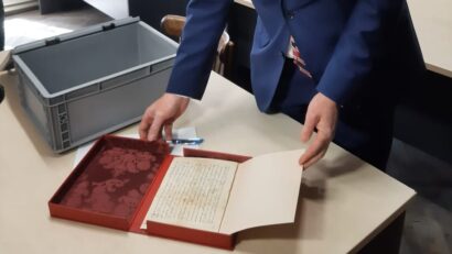 Cel mai vechi document păstrat, scris în română, este Scrisoarea lui Neacșu