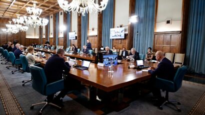 Guvernul a aprobat noi măsuri pentru prevenirea separării copiilor de familie