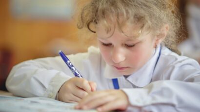 La început de an şcolar, mai puţin de jumătate dintre elevi, respectiv 42%, au toate materialele necesare, arată un studiu World Vision România