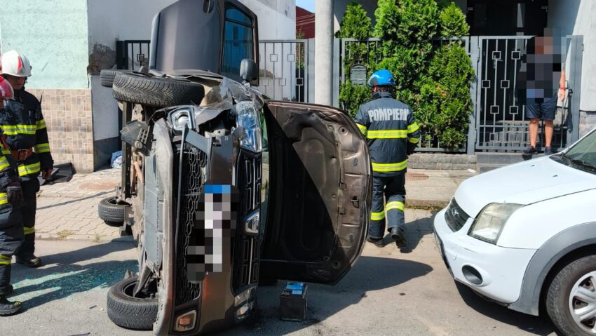 Accident cu autoutilitară răsturnată în Târgu Mureș Accident cu autoutilitară răsturnată în Târgu Mureș