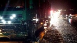 Brașov: Şofer decedat după ce a intrat în coliziune cu un autocamion staţionat pe carosabil