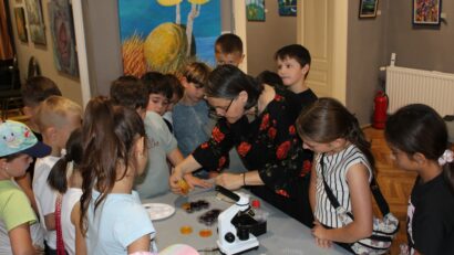 Casa Mureşenilor din Braşov a pregătit pentru elevi un program pentru eventualitatea în care se amână începerea şcolii
