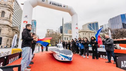 O echipă de studenți români a traversat Australia la bordul unui vehicul solar