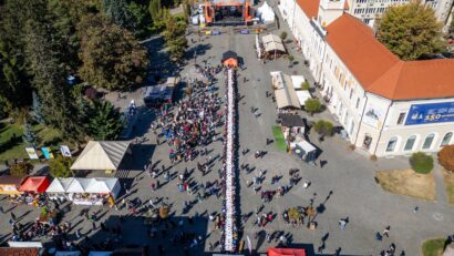 Colac secuiesc de 21 de metri, preparat la Festivalul Kurtoskalacs de la Sfântu Gheorghe