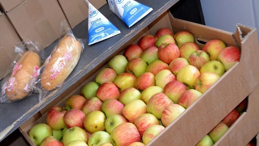 Peste 21 milioane de lei pentru Programul lapte-corn-fructe din judeţul Mureș