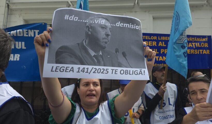 În faţa sediului Ministerului Educaţiei a fost organizat un nou protest