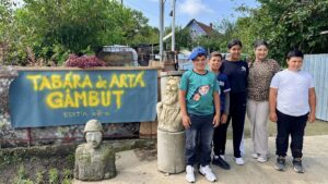 Copii din medii defavorizate, premiaţi la Gâmbuţ pentru stăpânirea artei sculpturii, picturii şi modelajului