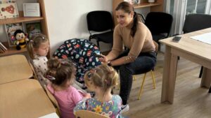 Copilării – Fetița curajoasă și roșie