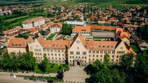 Școală online pentru 60 de elevi harghiteni din cauza ploșnițelor