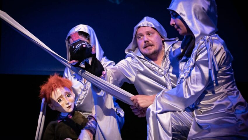 Premiera spectacolului „Prințul roșcat sau băiatul fără nume” Premiera spectacolului „Prințul roșcat sau băiatul fără nume”