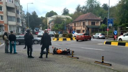 Un motociclist a fost accidentat în fața sediului Radio Tg.Mureș