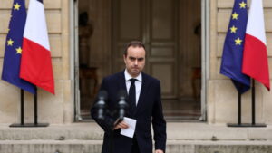 Premierul francez a demisionat după numai trei săptămâni şi jumătate în functie