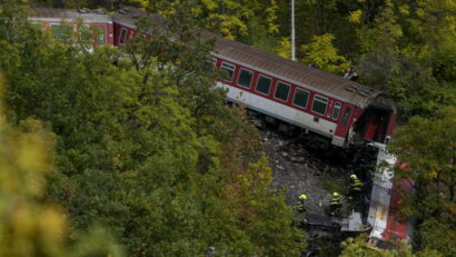 Aproximativ 100 de răniţi după ce două trenuri s-au ciocnit în regiunea Kosice, din Slovacia