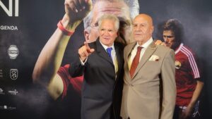 László Bölöni, aplaudat la scenă deschisă cu ocazia lansării filmului dedicat carierei sale