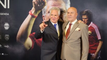 László Bölöni, aplaudat la scenă deschisă cu ocazia lansării filmului dedicat carierei sale