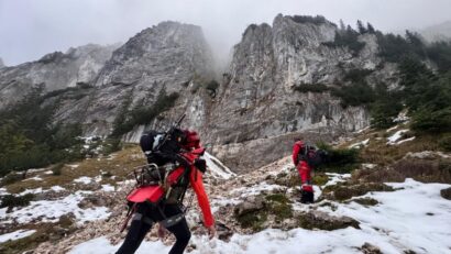 Poliţia din Zărneşti a deschis dosar penal în cazul decesului turistei care a căzut de pe munte în Piatra Craiului