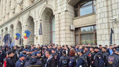 1.000 de polițiști din penitenciare protestează la această oră în București
