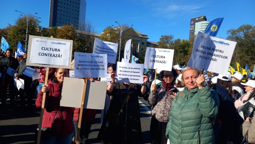 Marile confederaţii sindicale protestează, la această oră, în Piaţa Victoriei din Capitală faţă de măsurile de austeritate adoptate de Guvern Marile confederaţii sindicale protestează, la această oră, în Piaţa Victoriei din Capitală faţă de măsurile de austeritate adoptate de Guvern