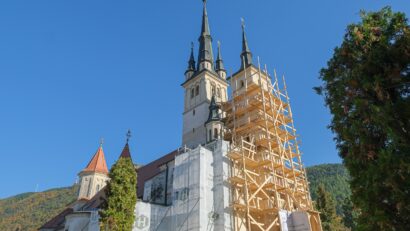 Continuă lucrările de restaurare la Biserica „Sf. Nicolae” din Şcheii Brașovului
