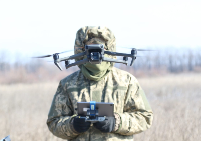 România testează în aceste zile primele drone produse la noi în țară, la Braşov România testează în aceste zile primele drone produse la noi în țară, la Braşov