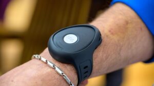 Peste 160 de persoane din Sf. Gheorghe beneficiază de ‘Ceasul Assisto’