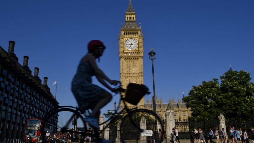 Toți călătorii care nu necesită viză și intenționează să viziteze Regatul Unit vor avea nevoie de o autorizație electronică de călătorie