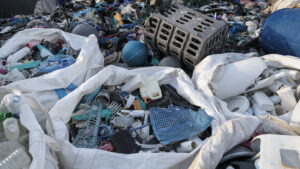 Amenzi uriașe în Livezeni pentru cei care aruncă deșeuri în locuri nepermise