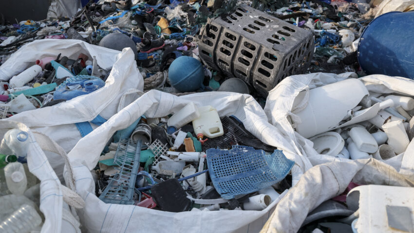 Amenzi uriașe în Livezeni pentru cei care aruncă deșeuri în locuri nepermise