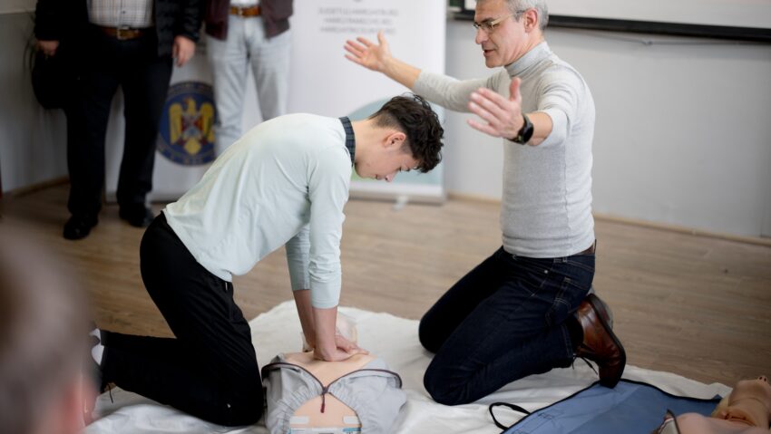 Peste 400 de liceeni din Harghita au participat la cursuri de prim ajutor