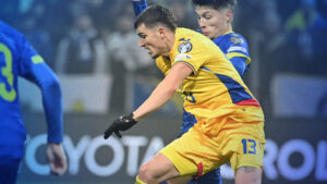 Fotbaliștii tricolori, bătuți de bosniaci, așteaptă barajul