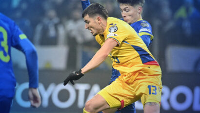 Fotbaliștii tricolori, bătuți de bosniaci, așteaptă barajul