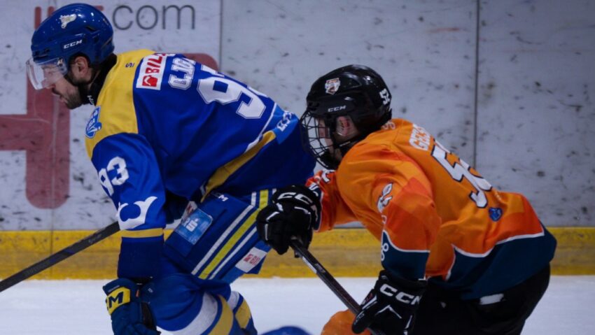 Hochei intern: favoritele s-au impus în deplasare