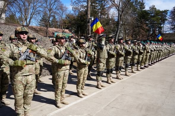 Covasna: Militari ai Batalionului ‘Cireşoaia’ au celebrat Ziua Vânătorilor de Munte pe Vârful Moldoveanu