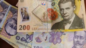 Majorarea salariului minim de la mijlocul anului viitor este motiv de nemulţumire atât pentru angajaţi cât şi pentru patronate