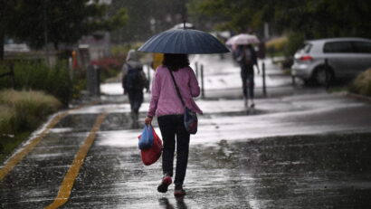 Weekend cu ploi, precipitaţii mixte şi ninsori, intensificări ale vântului şi temperaturi scăzute