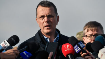 Ionuţ Moşteanu demisionează din funcţia de ministru al Apărării