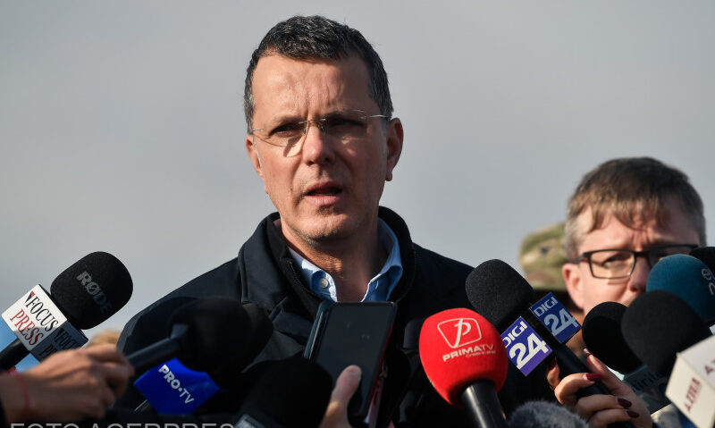 Ionuţ Moşteanu demisionează din funcţia de ministru al Apărării
