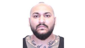 Interpretul de manele, Dani Mocanu, a fost dat în urmărire generală după ce nu a fost găsit la domiciliu de polițiști