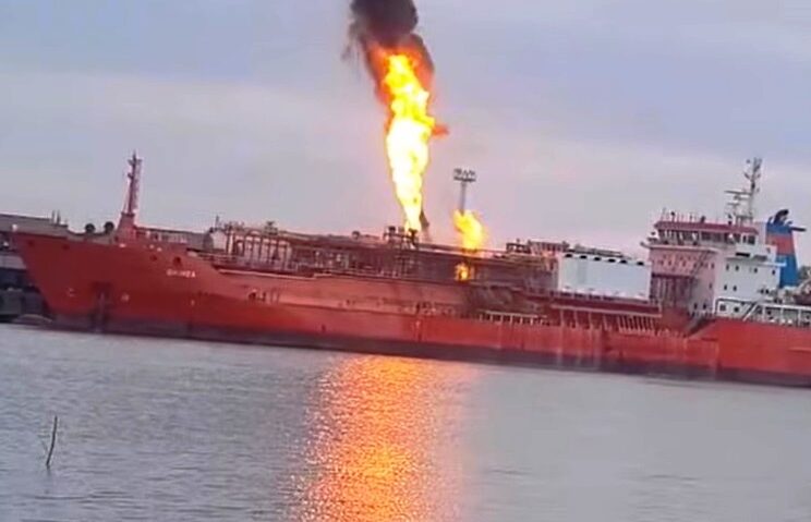 Localitatea Plauru, din județul Tulcea, evacuată, după ce o dronă a lovit o navă încărcată cu GPL