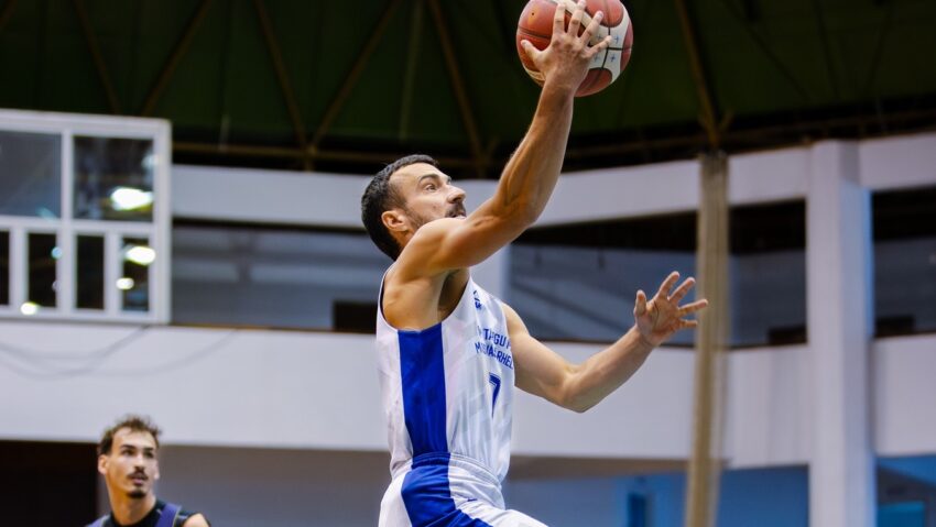 Baschetbaliştii mureşeni, favoriţi în meciul de joi cu Târgu Jiu