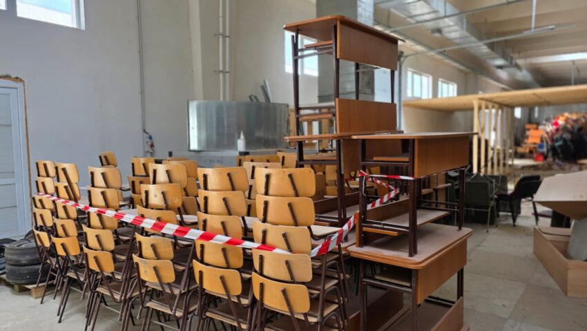 Primăria Miercurea-Ciuc a donat mobilier şcolar oraşului Beregovo din Ucraina