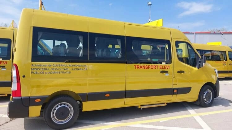 Covasna: Amendă de 7.800 lei pentru un microbuz în care erau îngrămădiţi 31 de elevi, dublul capacităţii admise