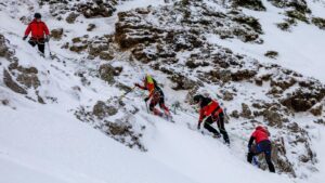 Operațiunile de căutare din zona Țigănești, Munții Bucegi, au continuat și astăzi pentru localizarea tânărului dispărut în cursul serii de duminică