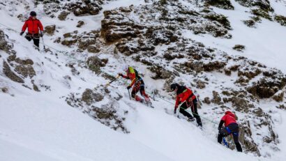 Operațiunile de căutare din zona Țigănești, Munții Bucegi, au continuat și astăzi pentru localizarea tânărului dispărut în cursul serii de duminică