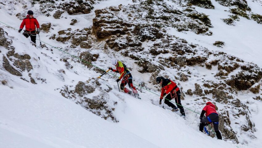 Operațiunile de căutare din zona Țigănești, Munții Bucegi, au continuat și astăzi pentru localizarea tânărului dispărut în cursul serii de duminică