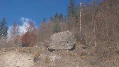 Trafic închis timp de o oră, miercuri, în zona localității Neagra pentru detonarea unei stânci periculoase!