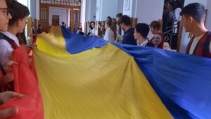 Elevii de la Colegiul ”Papiu” din Târgu Mureș transmit speranța de 1 Decembrie