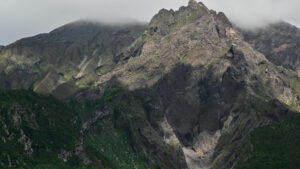 Erupția repetată a unui vulcan de pe insula Kyushu a afectat traficul aerian