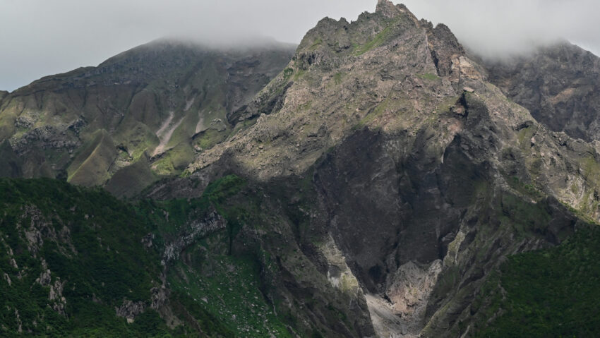 Erupția repetată a unui vulcan de pe insula Kyushu a afectat traficul aerian